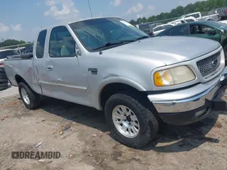 2000 Ford F-150 XL с VIN 1FTRX18L1YNA13975, выставлен на аукционе IAAI как лот 42397187 с пробегом 235 471 миль миль и . История ставок и продаж доступна на DreamBid. Изображение 1.