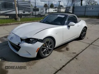 2020 Mazda MX-5 Miata Grand Touring z VIN JM1NDAD79L0416642, wystawiony jako Copart lot #49334645 z przebiegiem 30 894 mil mil oraz Szkoda całkowita • Salvage title. Historia ofert i sprzedaży dostępna na DreamBid. Obrazek 1.