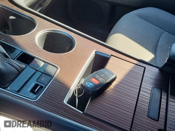 2022 Toyota Sienna LE с VIN 5TDKSKFC2NS047017, выставлен на аукционе IAAI как лот 42501101 с пробегом 155 942 миль миль и . История ставок и продаж доступна на DreamBid. Изображение 26.