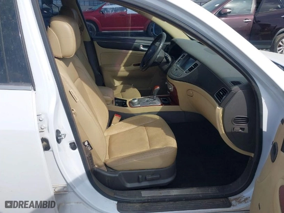 2014 Hyundai Genesis 3.8L with VIN KMHGC4DD4EU265736, listed as a IAAI auction lot 41893568 with 186,905 mi miles. Bid and sale history available at carsss.com. Image 5.