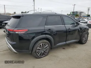 2023 Nissan Pathfinder SL z VIN 5N1DR3CBXPC204458, wystawiony jako Copart lot #55471615 z przebiegiem Nie podano mil oraz Szkody całkowita. Historia ofert i sprzedaży dostępna na DreamBid. Obrazek 3.
