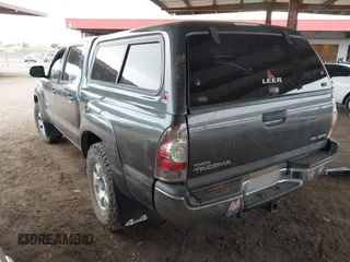 2013 Toyota Tacoma z VIN 3TMLU4EN9DM106995, wystawiony jako IAAI lot #42373093 z przebiegiem Nie podano mil oraz . Historia ofert i sprzedaży dostępna na DreamBid. Obrazek 3.