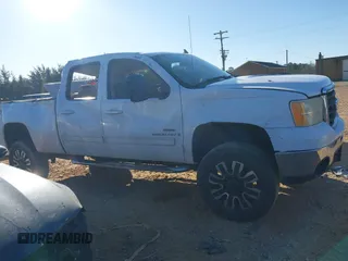 2009 GMC Sierra 2500HD SLT z VIN 1GTHK63609F177464, wystawiony jako IAAI lot #41748237 z przebiegiem Nie podano mil oraz . Historia ofert i sprzedaży dostępna na DreamBid. Obrazek 13.