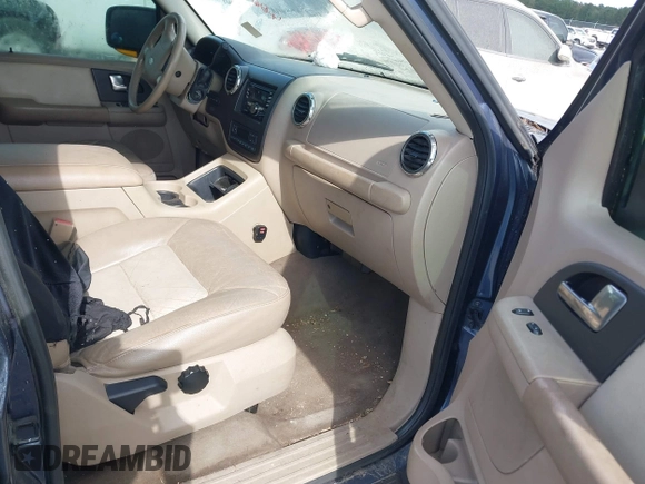 2003 Ford Expedition Eddie Bauer with VIN 1FMRU17W13LA53235, listed as a IAAI auction lot 40669736 with 317,399 mi miles. Bid and sale history available at carsss.com. Image 5.