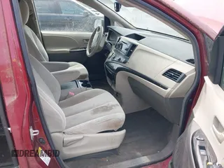 2011 Toyota Sienna LE AAS with VIN 5TDKK3DC2BS003748, listed as a IAAI auction lot 42142090 with 246,737 mi miles. Bid and sale history available at carsss.com. Image 5.