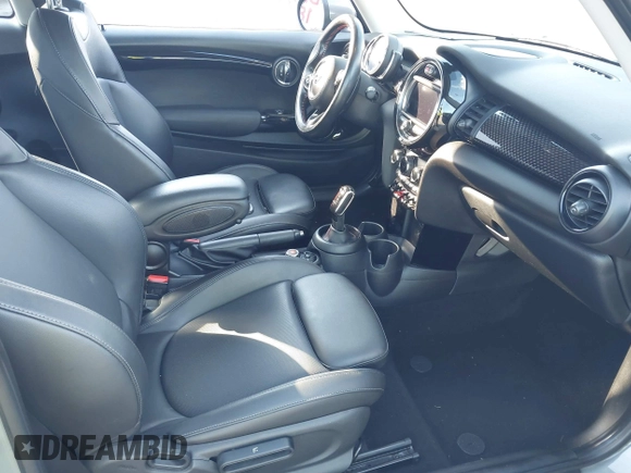 2020 MINI Hardtop Cooper S z VIN WMWXR5C00L2M23924, wystawiony jako IAAI lot #41520706 z przebiegiem 123 006 mil mil oraz . Historia ofert i sprzedaży dostępna na DreamBid. Obrazek 5.