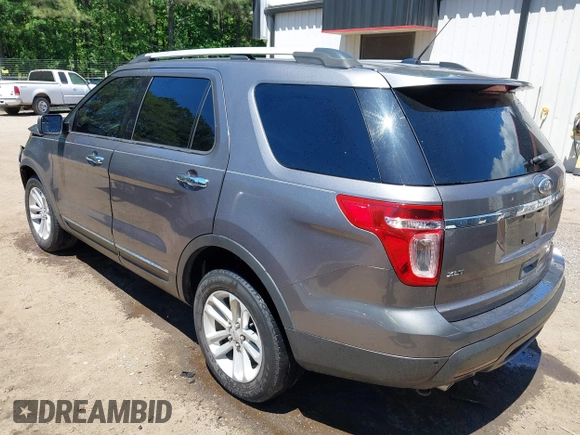 2014 Ford Explorer XLT z VIN 1FM5K8D84EGB48175, wystawiony jako IAAI lot #42188146 z przebiegiem 109 642 mil mil oraz . Historia ofert i sprzedaży dostępna na DreamBid. Obrazek 3.