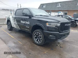 2025 Ram 1500 Laramie z VIN 1C6SRFJP2SN529640, wystawiony jako IAAI lot #41718173 z przebiegiem 9 870 mil mil oraz . Historia ofert i sprzedaży dostępna na DreamBid. Obrazek 1.