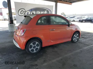 2014 FIAT 500e z VIN 3C3CFFGE3ET225298, wystawiony jako Copart lot #58090645 z przebiegiem 77 820 mil mil oraz Tytuł czysty. Historia ofert i sprzedaży dostępna na DreamBid. Obrazek 3.