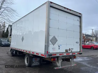 2017 Isuzu NRR IBT z VIN JALE5W168H7303297, wystawiony jako Copart lot #83224784 z przebiegiem 141 345 mil mil oraz Tytuł czysty. Historia ofert i sprzedaży dostępna na DreamBid. Obrazek 3.