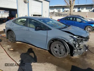 2024 Toyota Prius LE z VIN JTDACAAU2R3028428, wystawiony jako Copart lot #47221845 z przebiegiem Nie podano mil oraz Nie do naprawy • Non repairable. Historia ofert i sprzedaży dostępna na DreamBid. Obrazek 4.