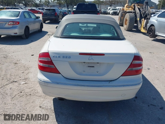 2004 Mercedes-Benz CLK 320 z VIN WDBTK65GX4T018556, wystawiony jako IAAI lot #41546296 z przebiegiem 100 585 mil mil oraz . Historia ofert i sprzedaży dostępna na DreamBid. Obrazek 16.
