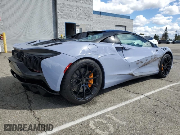 2025 McLaren Artura z VIN SBM16BEA4SW002969, wystawiony jako Copart lot #48354735 z przebiegiem 882 mil mil oraz Szkody całkowita. Historia ofert i sprzedaży dostępna na DreamBid. Obrazek 3.