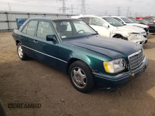 1995 Mercedes-Benz E Class with VIN WDBEA32E7SC235086, listed as a Copart auction lot 78590424 with 117,069 mi miles and Salvage Title. Bid and sale history available at carsss.com. Image 4.