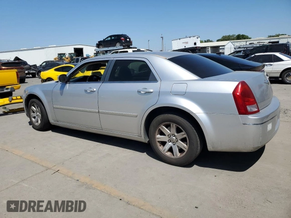2006 Chrysler 300 Touring z VIN 2C3KA53GX6H531405, wystawiony jako Copart lot #55537945 z przebiegiem 116 950 mil mil oraz Szkoda całkowita • Salvage title. Historia ofert i sprzedaży dostępna na DreamBid. Obrazek 2.