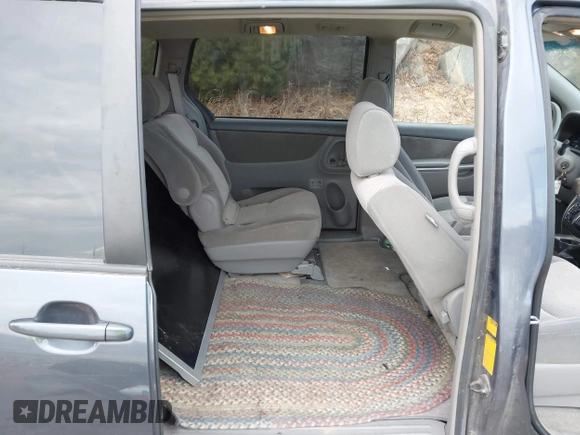 2006 Toyota Sienna LE with VIN 5TDBA23C86S075638, listed as a IAAI auction lot 41522585 with 179,377 mi miles. Bid and sale history available at carsss.com. Image 8.