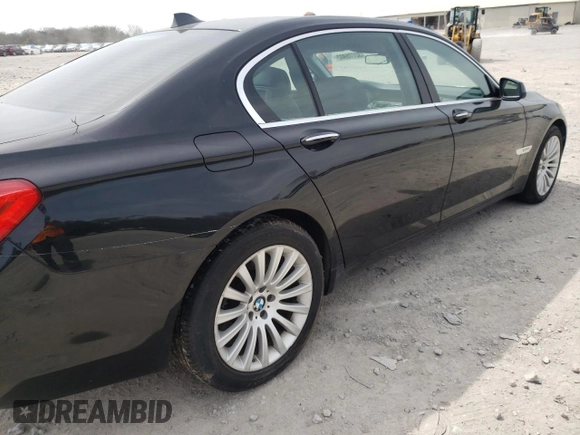 2010 BMW 7 Series 750Li z VIN WBAKB8C52ACY62870, wystawiony jako Copart lot #32775902 z przebiegiem 119 832 mil mil oraz Szkoda całkowita • Salvage title. Historia ofert i sprzedaży dostępna na DreamBid. Obrazek 9.