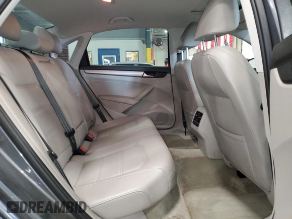 2015 Volkswagen Passat SE with VIN 1VWBV7A36FC090786, listed as a Copart auction lot 61056925 with 120,331 mi miles and Salvage title. Bid and sale history available at DreamBid. Image 10.
