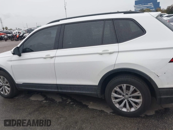 2019 Volkswagen Tiguan S z VIN 3VV1B7AX7KM018189, wystawiony jako IAAI lot #41741924 z przebiegiem 61 740 mil mil oraz . Historia ofert i sprzedaży dostępna na DreamBid. Obrazek 14.