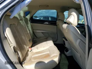 2013 Lincoln MKZ z VIN 3LN6L2G94DR820729, wystawiony jako Copart lot #53243145 z przebiegiem 111 753 mil mil oraz Szkoda całkowita • Salvage title. Historia ofert i sprzedaży dostępna na DreamBid. Obrazek 10.