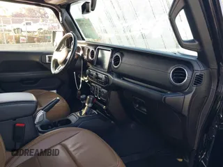 2020 Jeep Gladiator Overland with VIN 1C6HJTFG7LL139980, listed as a IAAI auction lot 40713794 with 33,560 mi miles and . Bid and sale history available at DreamBid. Image 5.