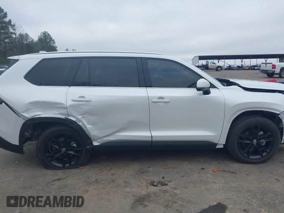 2024 Toyota Highlander XLE z VIN 5TDAAAA57RS001044, wystawiony jako IAAI lot #41132787 z przebiegiem 18 654 mil mil oraz . Historia ofert i sprzedaży dostępna na DreamBid. Obrazek 14.