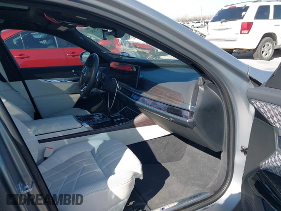 2023 BMW 7 Series 760i xDrive с VIN WBA33EJ07PCM90605, выставлен на аукционе IAAI как лот 41577454 с пробегом 30 241 миль миль и . История ставок и продаж доступна на DreamBid. Изображение 5.