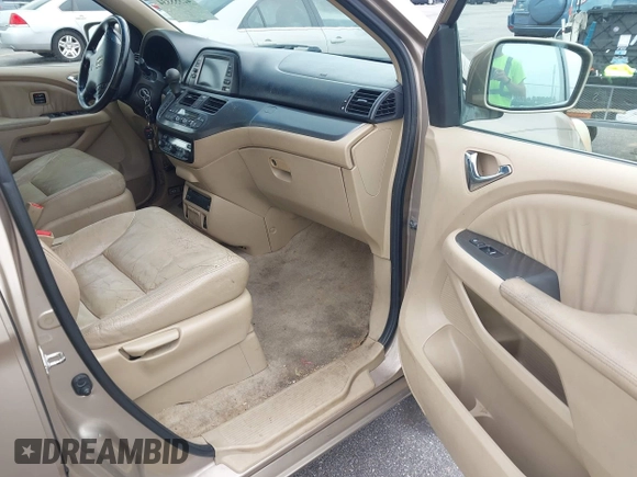 2007 Honda Odyssey Touring z VIN 5FNRL38867B076568, wystawiony jako IAAI lot #42355334 z przebiegiem 211 726 mil mil oraz . Historia ofert i sprzedaży dostępna na DreamBid. Obrazek 5.