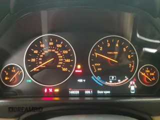 2016 BMW 3 Series 320i xDrive z VIN WBA8A3C59GK551242, wystawiony jako Copart lot #56939365 z przebiegiem 146 326 mil mil oraz Szkoda całkowita • Salvage title. Historia ofert i sprzedaży dostępna na DreamBid. Obrazek 9.