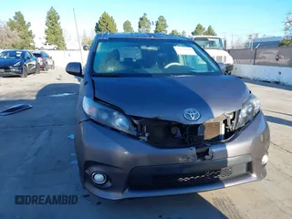 2011 Toyota Sienna SE with VIN 5TDXK3DC5BS064260, listed as a IAAI auction lot 41616160 with 98,505 mi miles. Bid and sale history available at carsss.com. Image 13.