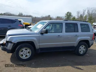 2014 Jeep Patriot Sport z VIN 1C4NJRBB5ED815798, wystawiony jako IAAI lot #41795546 z przebiegiem 106 875 mil mil oraz . Historia ofert i sprzedaży dostępna na DreamBid. Obrazek 14.