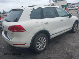 2011 Volkswagen Touareg Sport z VIN WVGFF9BPXBD006399, wystawiony jako IAAI lot #42436074 z przebiegiem 134 075 mil mil oraz . Historia ofert i sprzedaży dostępna na DreamBid. Obrazek 4.