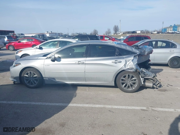 2019 Toyota Avalon Hybrid Limited with VIN 4T1B21FB8KU009988, listed as a IAAI auction lot 41424216 with 66,996 mi miles. Bid and sale history available at carsss.com. Image 14.