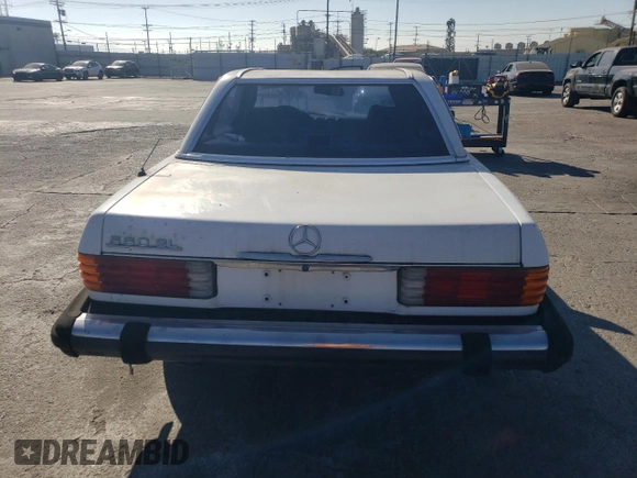1986 Mercedes-Benz 560 SL z VIN WDBBA48D5GA042820, wystawiony jako Copart lot #71109364 z przebiegiem 173 240 mil mil oraz Czysty tytuł • Clean title. Historia ofert i sprzedaży dostępna na DreamBid. Obrazek 6.