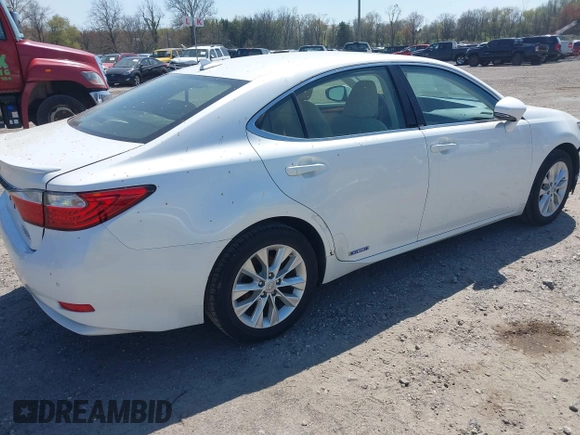 2013 Lexus ES 300h with VIN JTHBW1GG2D2007198, listed as a IAAI auction lot 42051431 with 235,480 mi miles and . Bid and sale history available at DreamBid. Image 4.