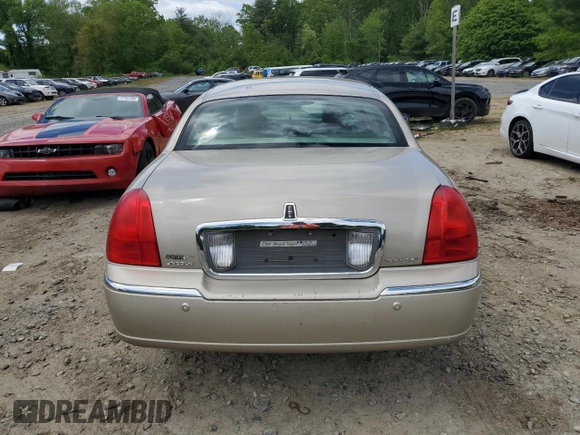 2005 Lincoln Town Car Signature z VIN 1LNHM81W35Y626266, wystawiony jako Copart lot #57461675 z przebiegiem 315 827 mil mil oraz Czysty tytuł • Clean title. Historia ofert i sprzedaży dostępna na DreamBid. Obrazek 6.