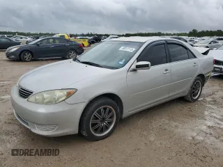 2005 Toyota Camry STD z VIN 4T1BE32K85U029929, wystawiony jako Copart lot #50612115 z przebiegiem 221 555 mil mil oraz Szkoda całkowita • Salvage title. Historia ofert i sprzedaży dostępna na DreamBid. Obrazek 1.