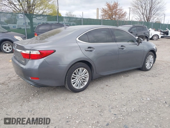 2013 Lexus ES 4dr Sdn with VIN JTHBK1GG0D2074698, listed as a IAAI auction lot 42049070 with 117,036 mi miles. Bid and sale history available at carsss.com. Image 4.