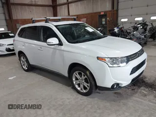 2014 Mitsubishi Outlander SE z VIN JA4AZ3A38EZ017646, wystawiony jako IAAI lot #42391624 z przebiegiem 168 645 mil mil oraz . Historia ofert i sprzedaży dostępna na DreamBid. Obrazek 1.