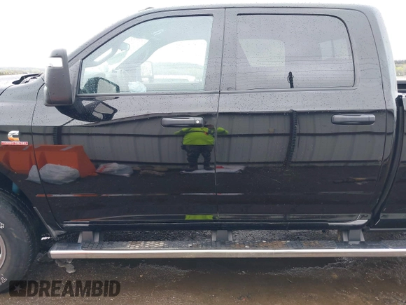 2023 Ram 2500 Tradesman z VIN 3C6UR5CL9PG593221, wystawiony jako IAAI lot #41959202 z przebiegiem 29 303 mil mil oraz . Historia ofert i sprzedaży dostępna na DreamBid. Obrazek 14.