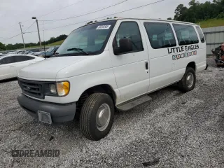2003 Ford Econoline Passenger XL z VIN 1FBSS31L43HA26608, wystawiony jako Copart lot #56945885 z przebiegiem 83 736 mil mil oraz Szkody całkowita. Historia ofert i sprzedaży dostępna na DreamBid. Obrazek 1.
