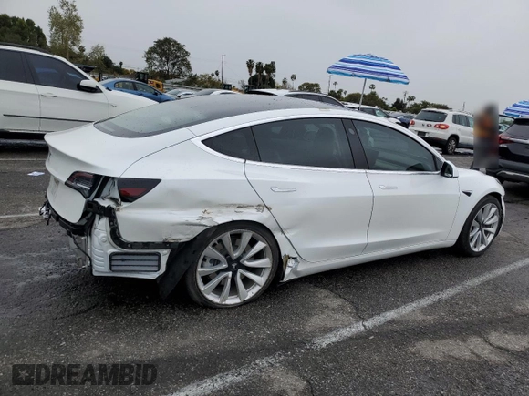 2019 Tesla Model 3 Mid Range z VIN 5YJ3E1EA3KF337854, wystawiony jako Copart lot #48472855 z przebiegiem 113 562 mil mil oraz Szkoda całkowita • Salvage title. Historia ofert i sprzedaży dostępna na DreamBid. Obrazek 3.