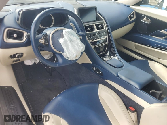 2017 Aston Martin DB11 z VIN SCFRMFAV5HGL02557, wystawiony jako Copart lot #74946544 z przebiegiem Nie podano mil oraz Szkody całkowita. Historia ofert i sprzedaży dostępna na DreamBid. Obrazek 8.