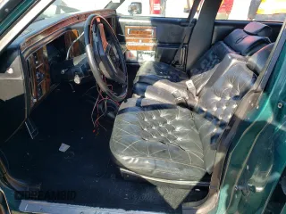1992 Cadillac Brougham z VIN 1G6DW547XNR703499, wystawiony jako Copart lot #66709103 z przebiegiem Nie podano mil oraz Nie do naprawy. Historia ofert i sprzedaży dostępna na DreamBid. Obrazek 7.