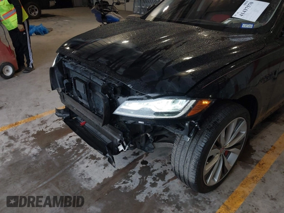 2017 Jaguar F-Pace 35t R-Sport with VIN SADCL2BV3HA068568, listed as a IAAI auction lot 41437570 with 39,025 mi miles and . Bid and sale history available at DreamBid. Image 6.