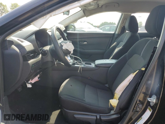 2024 Nissan Sentra SV z VIN 3N1AB8CV9RY251934, wystawiony jako Copart lot #60959315 z przebiegiem 40 822 mil mil oraz Szkoda całkowita • Salvage title. Historia ofert i sprzedaży dostępna na DreamBid. Obrazek 7.