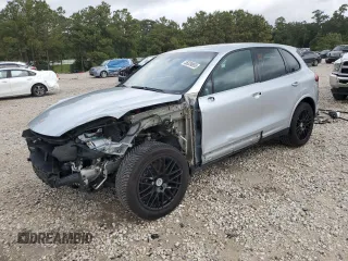 2017 Porsche Cayenne z VIN WP1AA2A23HKA81295, wystawiony jako Copart lot #55339855 z przebiegiem 112 403 mil mil oraz Szkoda całkowita • Salvage title. Historia ofert i sprzedaży dostępna na DreamBid. Obrazek 1.