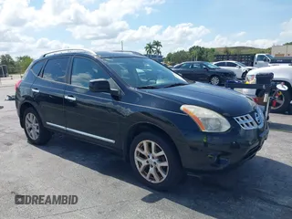 2011 Nissan Rogue SV z VIN JN8AS5MV8BW665668, wystawiony jako IAAI lot #42230359 z przebiegiem 208 183 mil mil oraz . Historia ofert i sprzedaży dostępna na DreamBid. Obrazek 1.