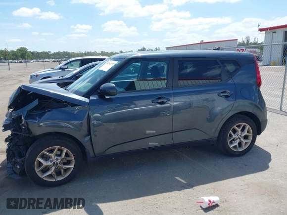 2020 Kia Soul S with VIN KNDJ23AU8L7073811, listed as a IAAI auction lot 39234877 with 42,594 mi miles. Bid and sale history available at carsss.com. Image 14.