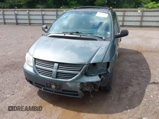 2005 Dodge Caravan SXT with VIN 2D4GP44LX5R159260, listed as a IAAI auction lot 42446336 with 175,917 mi miles and . Bid and sale history available at DreamBid. Image 6.